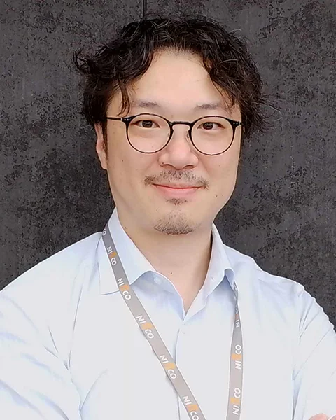 築地 亮憲 氏